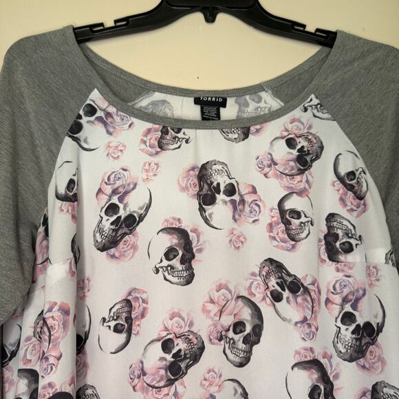 TORRID women's plus size 1X raglan skulls roses Halloween sheer spooky top shirt - Picture 3 of 12
